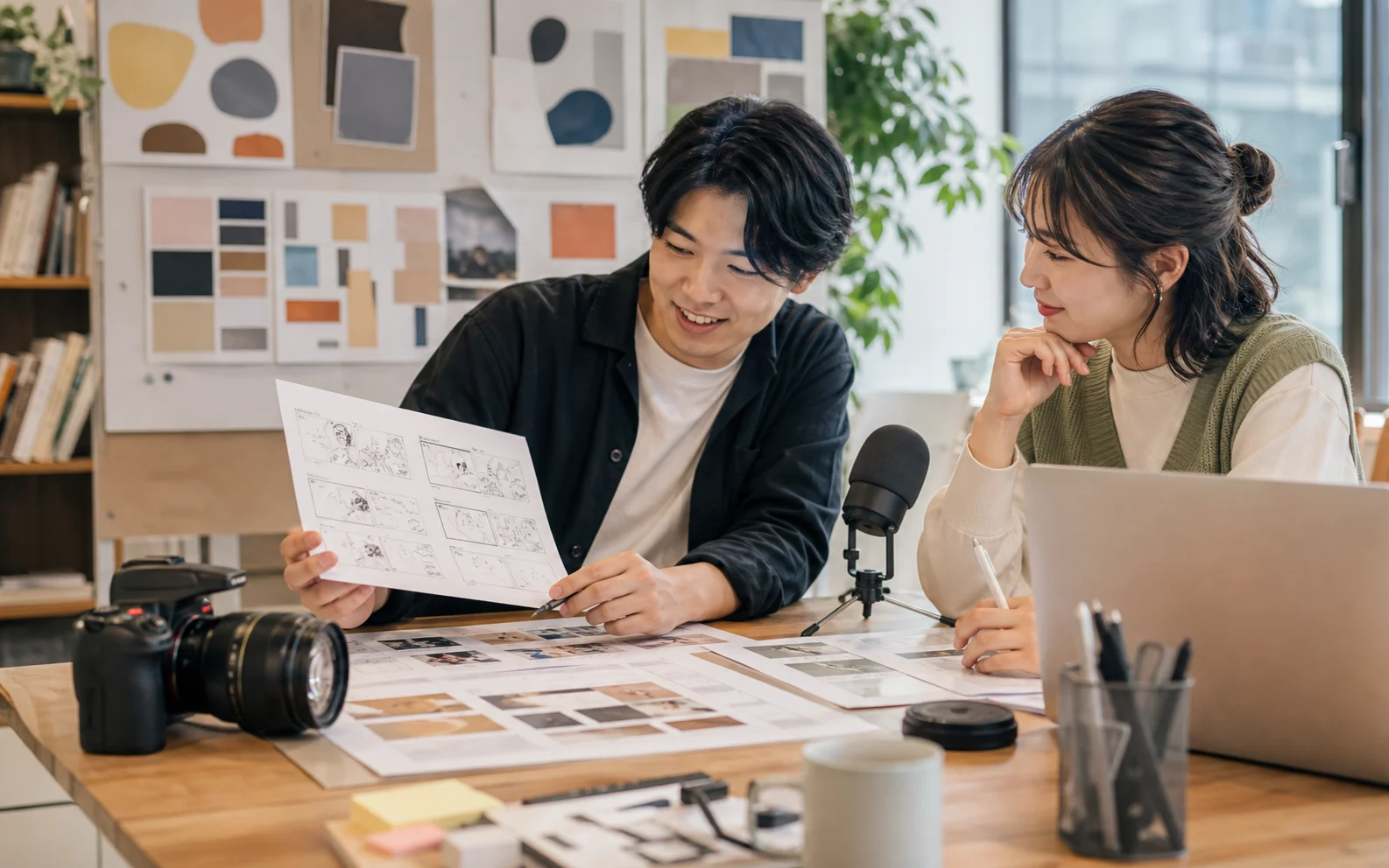 20代のクリエイティブ職が企画を進めるイメージ