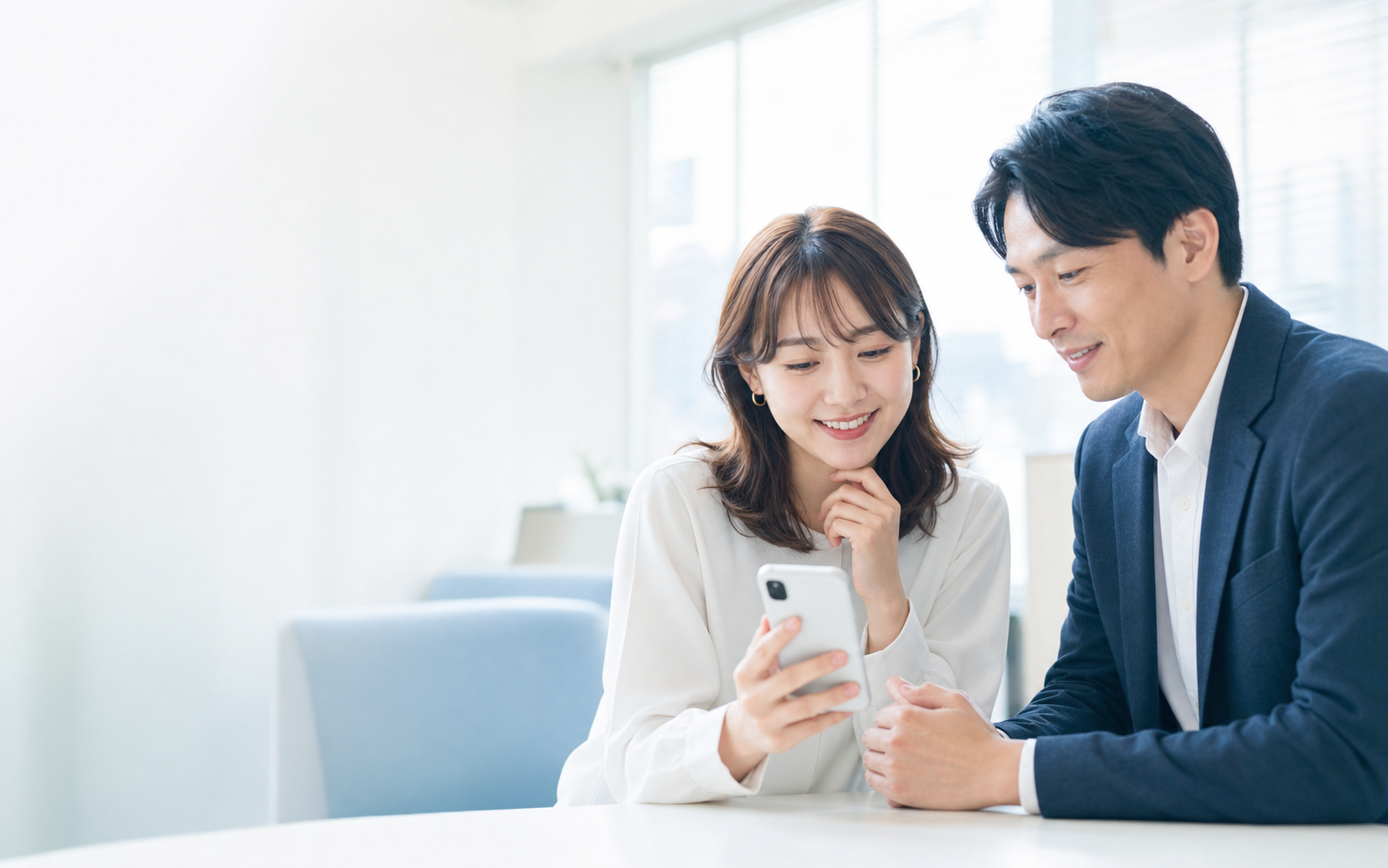転職について相談する会社員